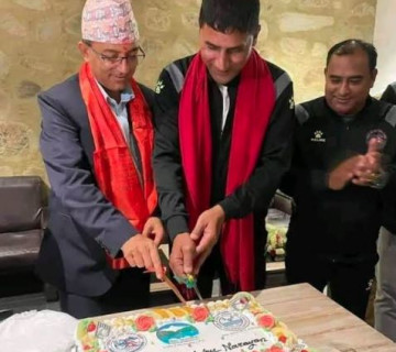 कर्मचारीको बर्थडे केकमा महानगरको लोगो, काट्न होटल पुगे पोखराका मेयर